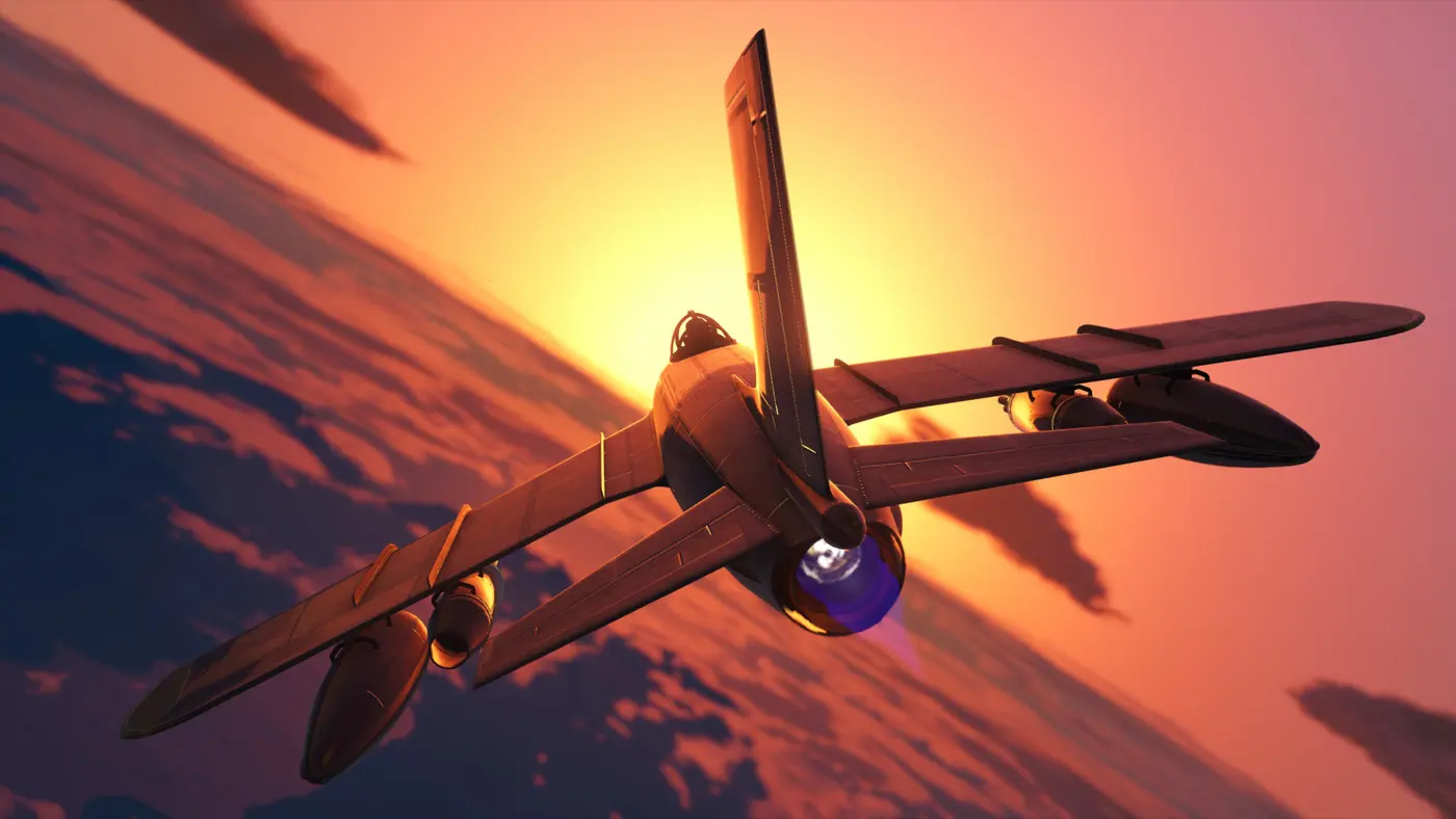 Un jet de chasse cabré face à un coucher de soleil orange au-dessus des côtes de Los Santos dans GTA Online, postcombustion allumée