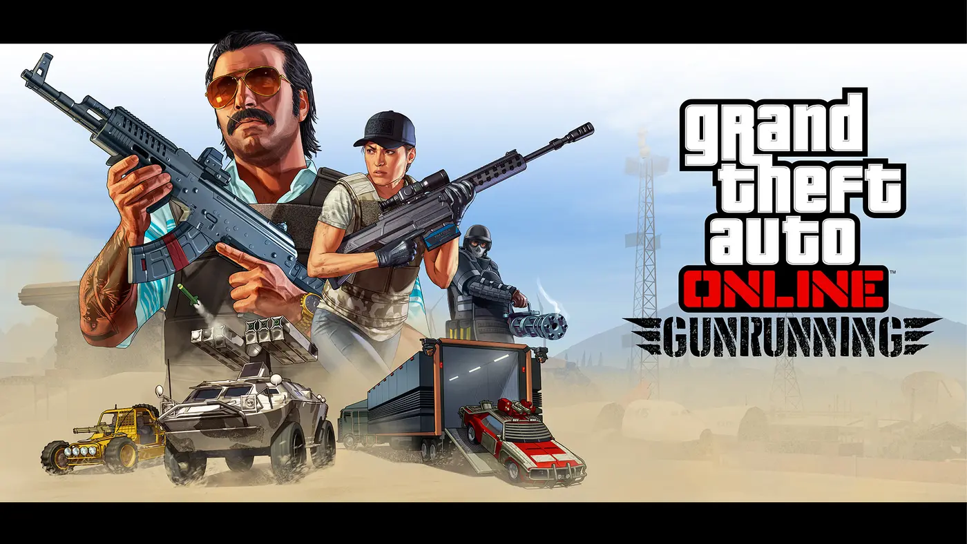 Key art officiel de GTA Online Gunrunning : un homme à lunettes de soleil tient un fusil d'assaut à chargeur tambour, une femme épaule un fusil de précision, un mercenaire porte un minigun, devant des véhicules militaires dans le désert