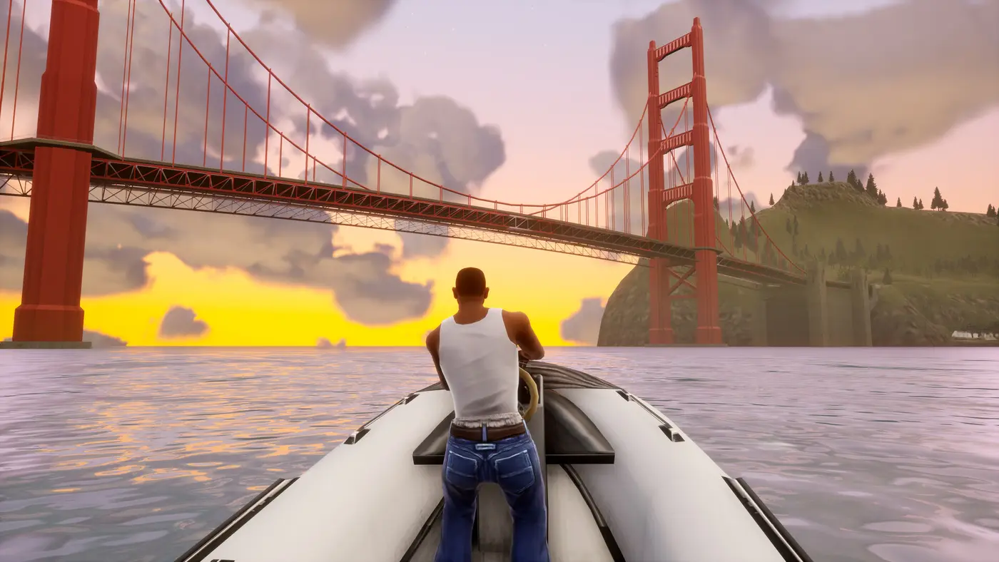 CJ conduit un canot pneumatique vers un pont suspendu rouge inspiré du Golden Gate dans GTA San Andreas, au coucher du soleil